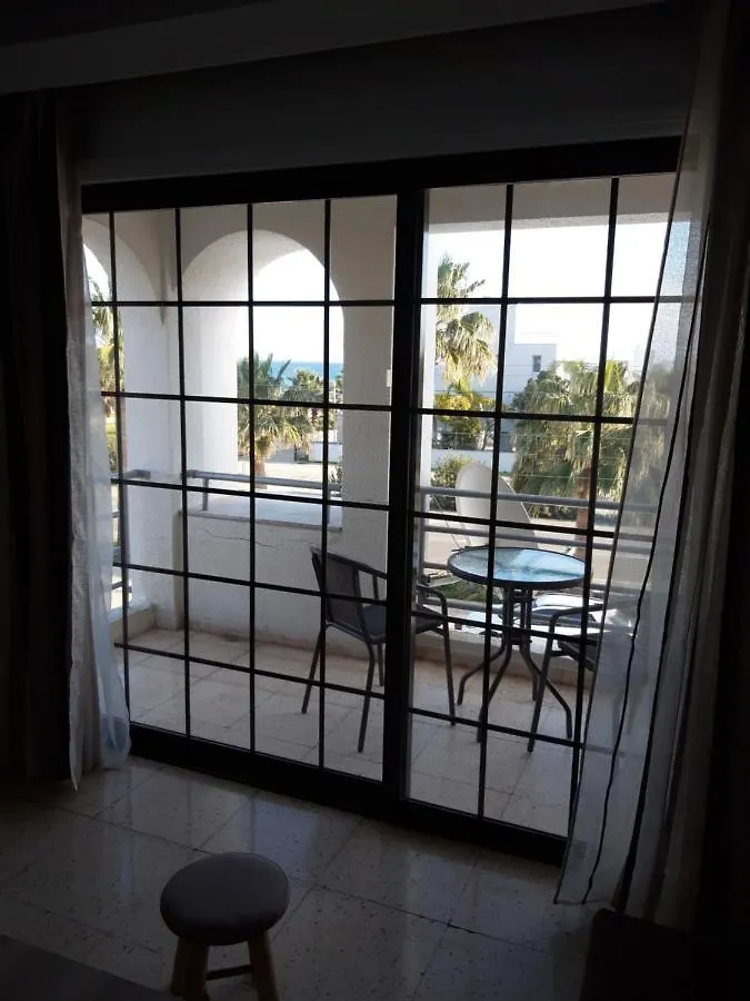 La Veranda Sea View Apartments لارنكا