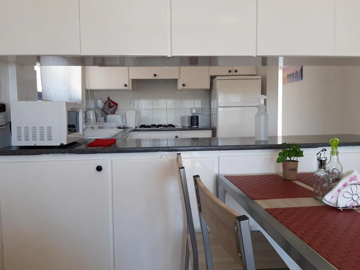La Veranda Sea View Apartments لارنكا