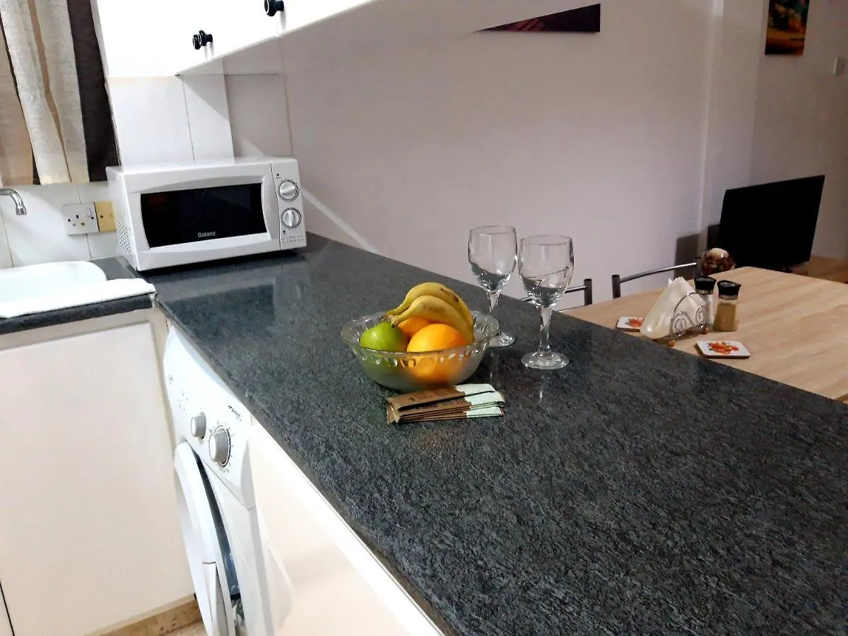 La Veranda Sea View Apartments لارنكا
