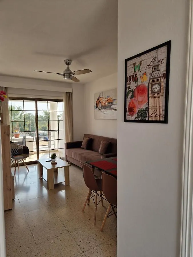 La Veranda Sea View Apartments لارنكا